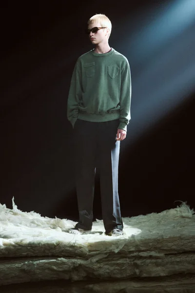 Look 30